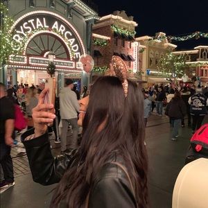 Meet your Posher, Lizzbeth